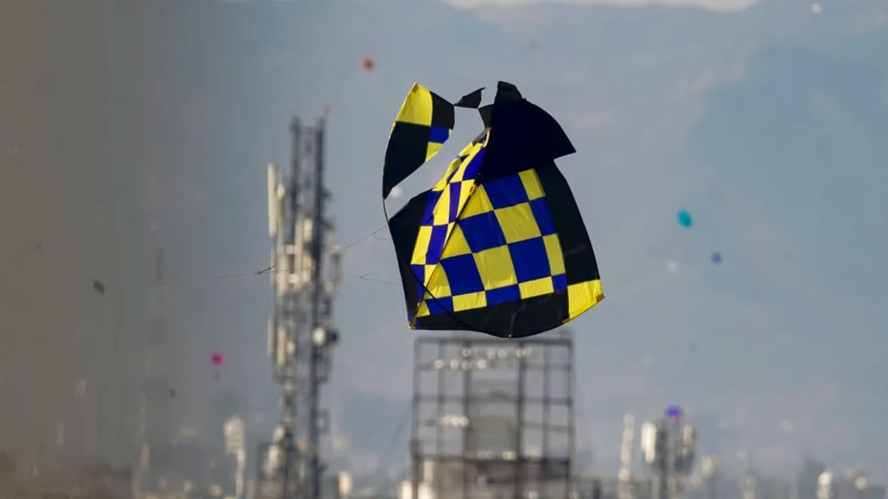Motorcyclist, 21, dies after kite string slits his throat in Lahore