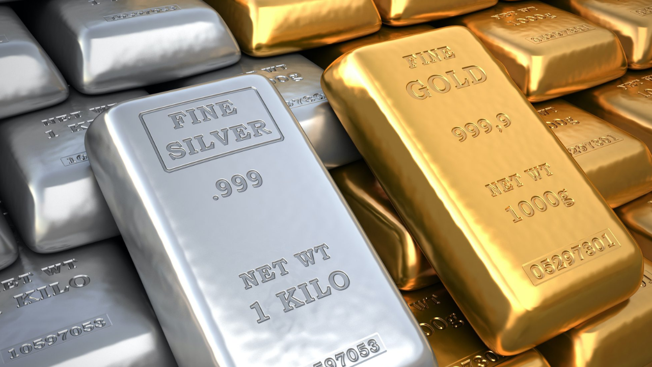 Gold prices drop in Pakistan, silver holds record level