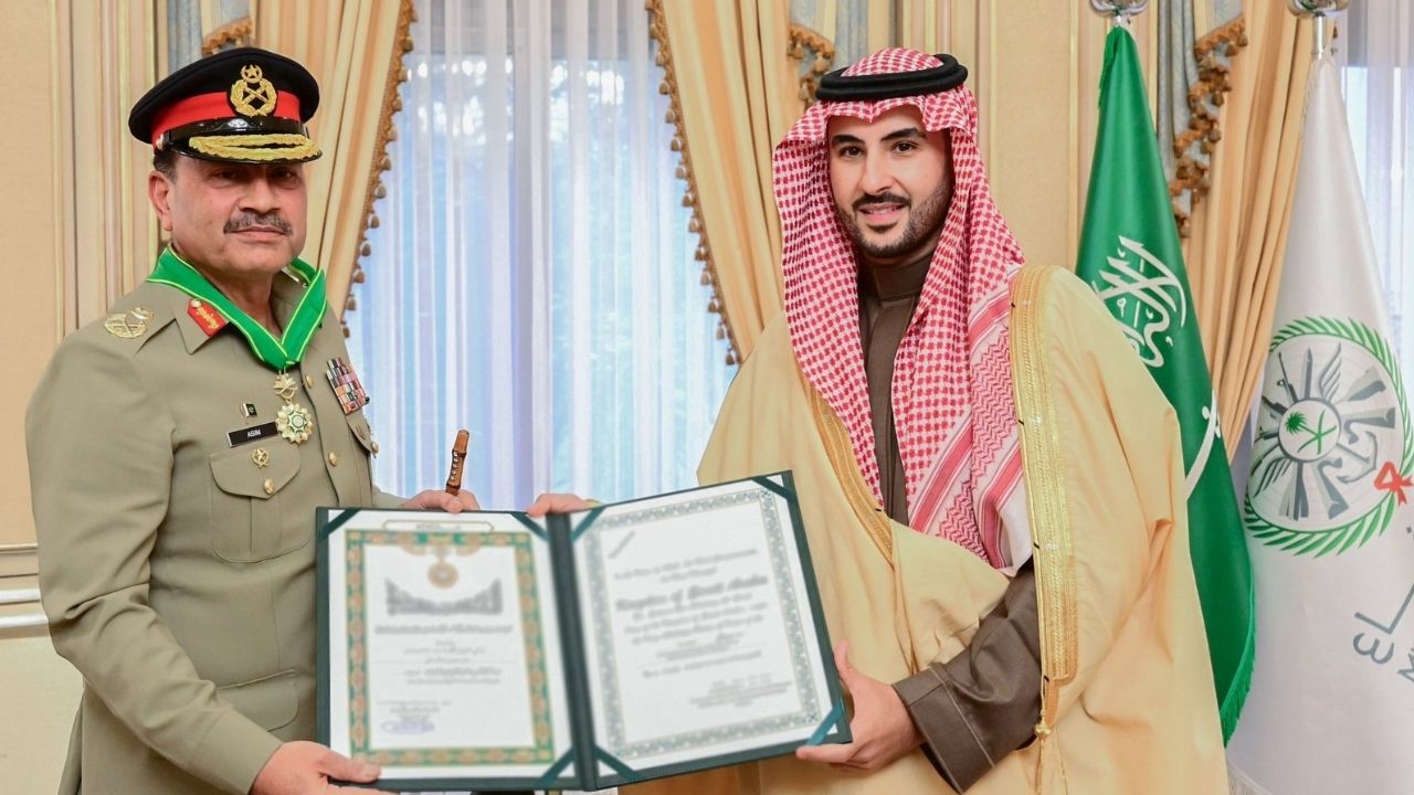 Field Marshal Asim Munir receives King Abdulaziz medal