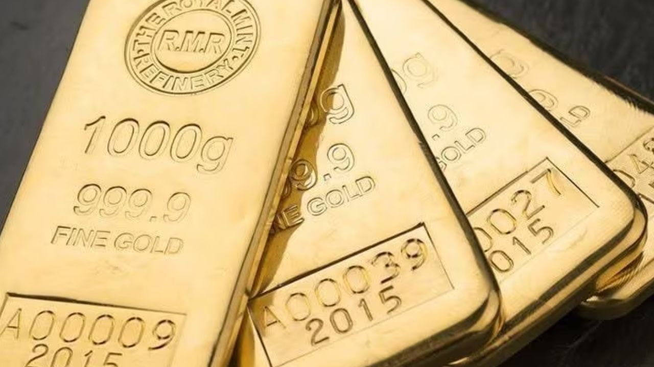 Gold hits record $4,383 as silver surges 138 percent this year