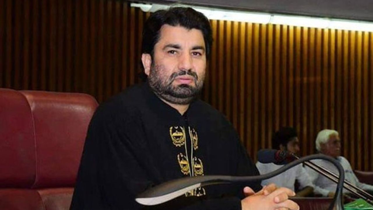 Former NA deputy speaker Qasim Suri says he now drives Uber in US