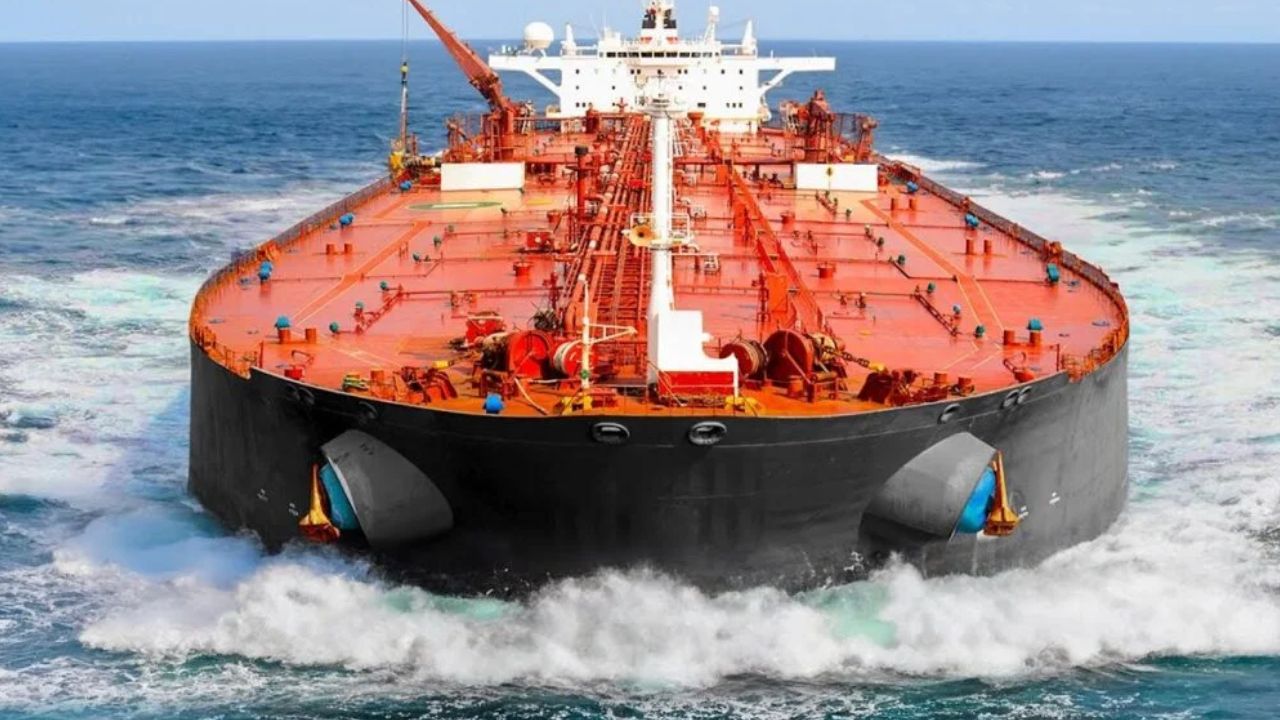 Pakistan to import oil via Red Sea amid Gulf tensions; shifts to weekly price review