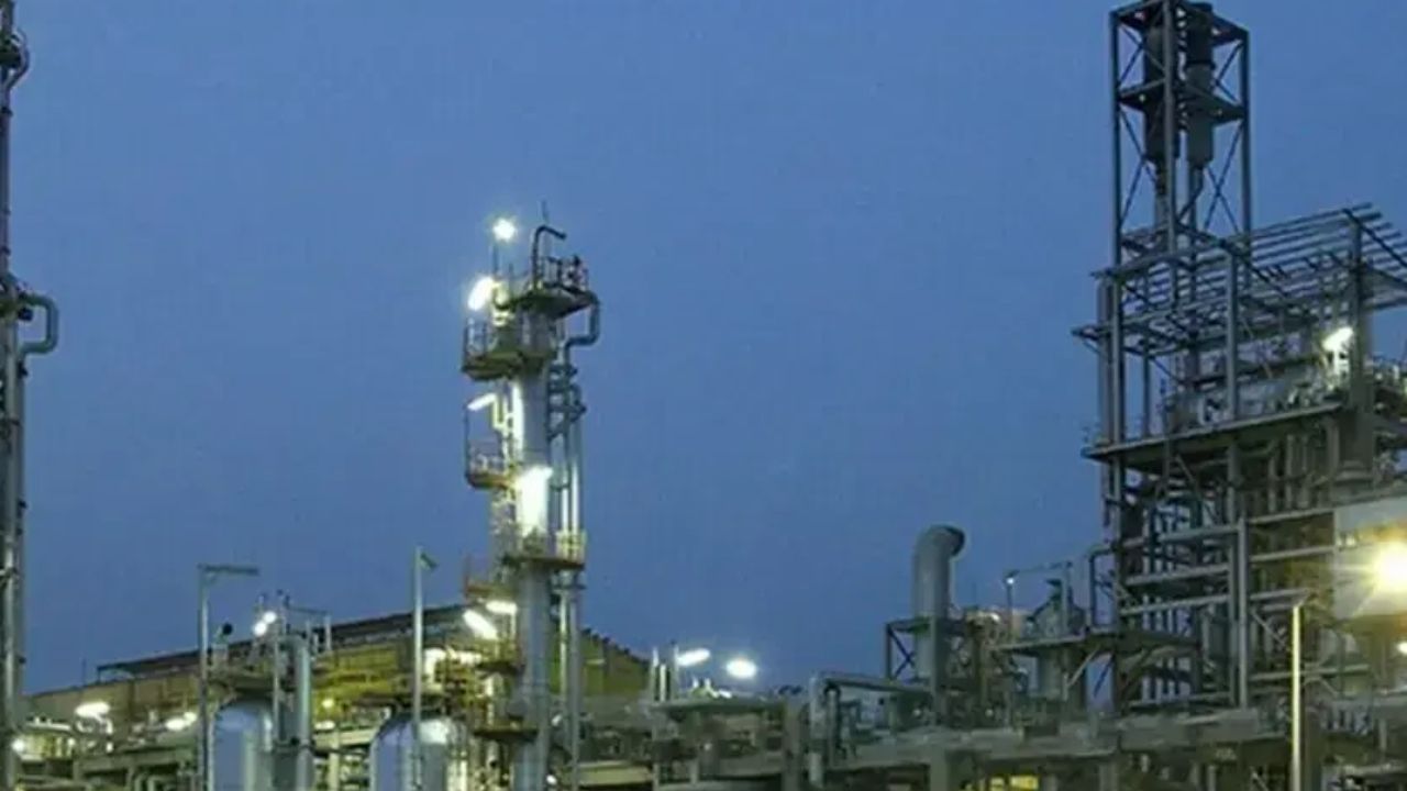 Pakistan halts imported gas supply to fertiliser plants after Hormuz disruption