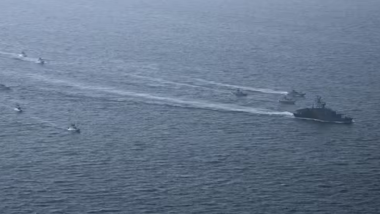 Iran says countries that expel US, Israeli envoys can have Hormuz passage