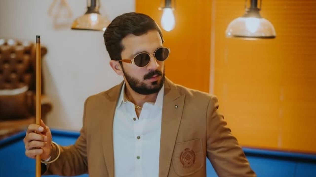 Rajab Butt breaks silence on sending divorce notice to Emaan