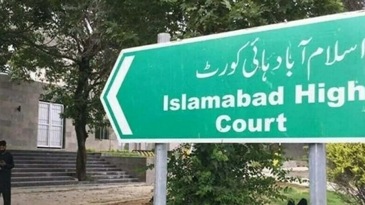 Citizen asks IHC to order early Eid moon sighting to avoid crowding in markets
