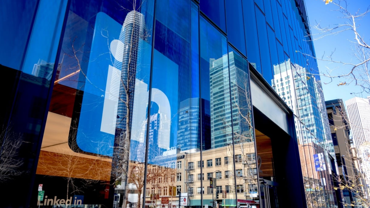 AI just learned how to speak fluent LinkedIn